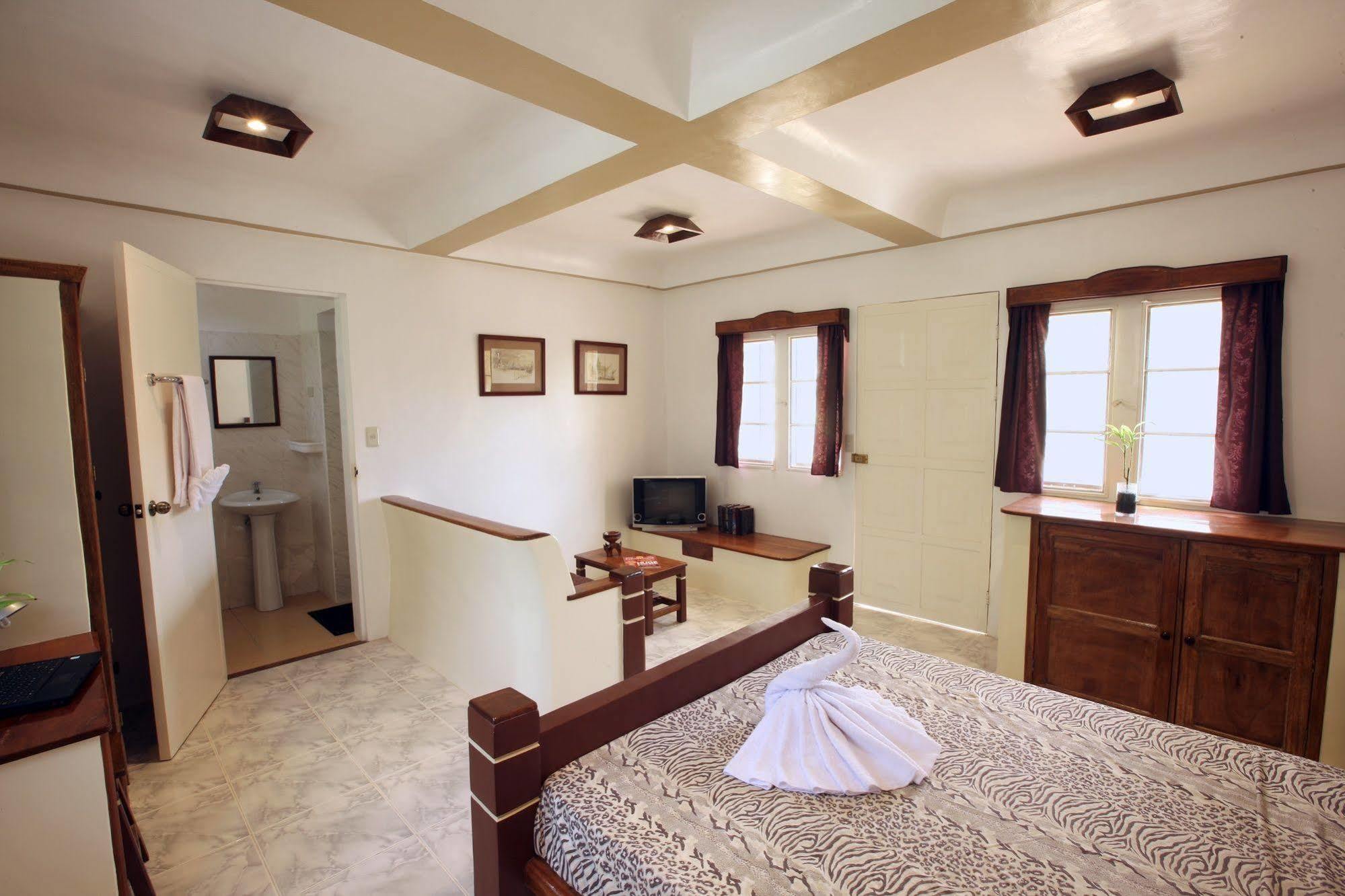 Guindulman Bay Tourist Inn Екстер'єр фото
