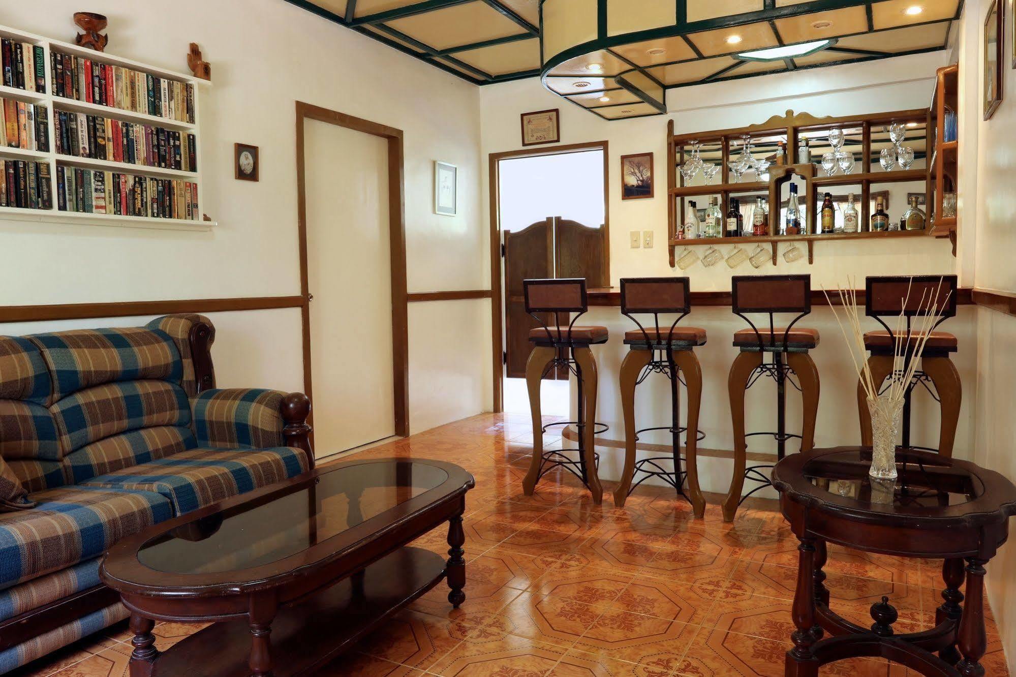 Guindulman Bay Tourist Inn Екстер'єр фото